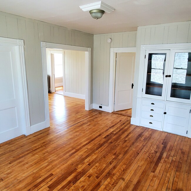 Large dining room - 250 Laurel St Condo Unit 252 Laurel 3rd