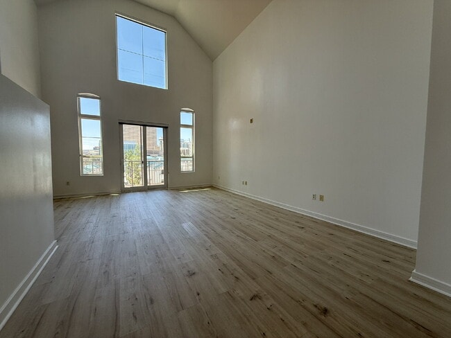Photo - Penthouse Loft in Prime Downtown Location! Unidad 407