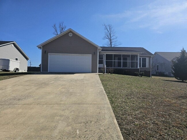 Building Photo - Spacious 3-Bedroom Home in Crossville with 2-Car Garage, Fenced Yard & Porches