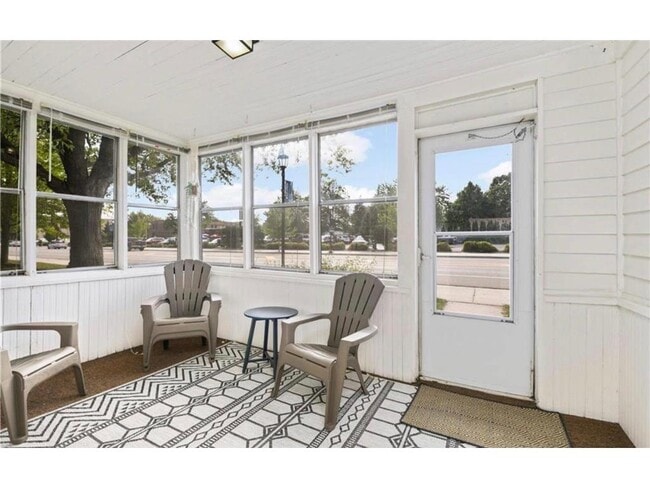 Photo - 20660 Holyoke Ave