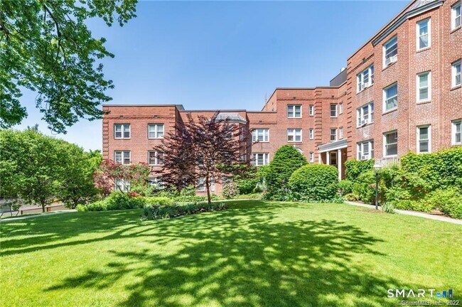 70 Strawberry Hill Ave Unit 5-2A