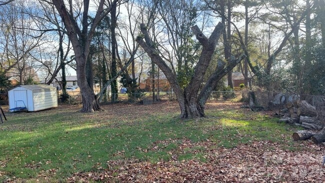 Photo - 715 Tom Hunter Rd