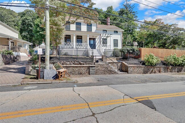324 Woodbine Ave