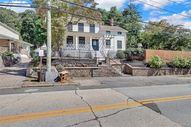 Photo - 324 Woodbine Ave