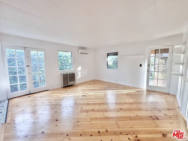 Building Photo - 2339 1/2 Norwalk Ave