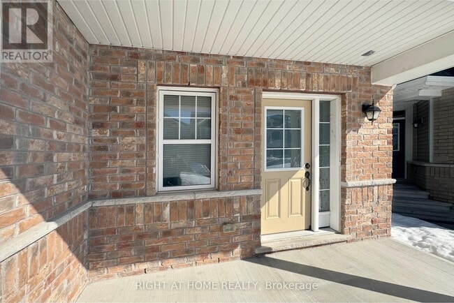 Photo - 598 Malahat Way