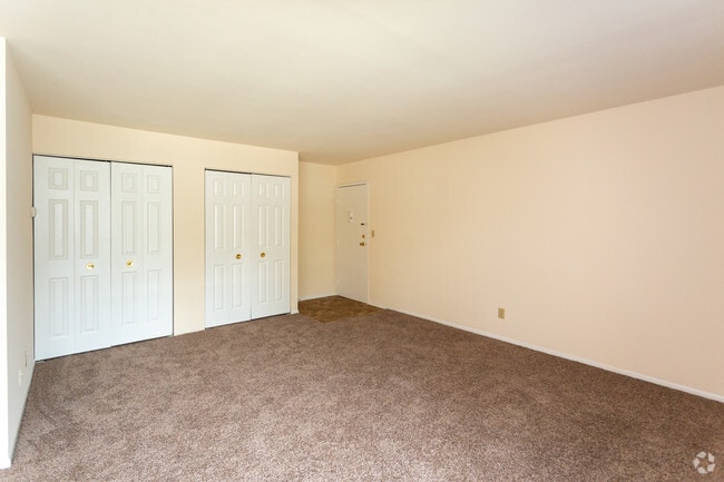 Living Area - Mayfair Manor