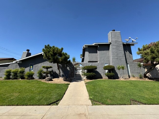 Building Photo - 2056 W Simpson Ave Rental