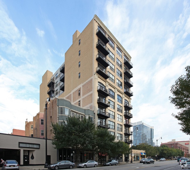 Primary Photo - Landmark Lofts