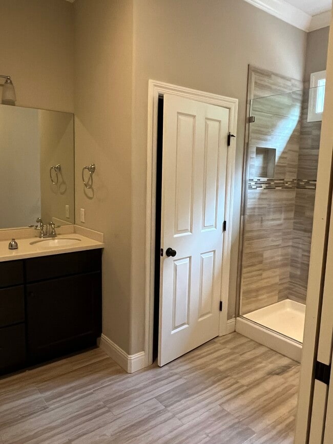 Photo - 511 Bowerwood Cir