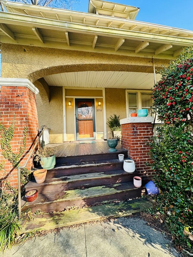 2711 Seminary Ave