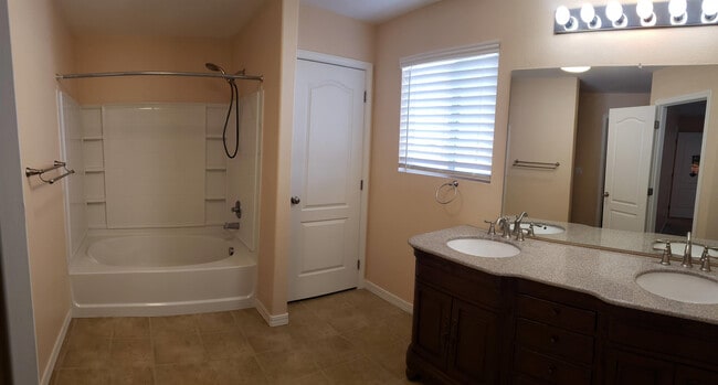 Photo - 262 Wellington Dr