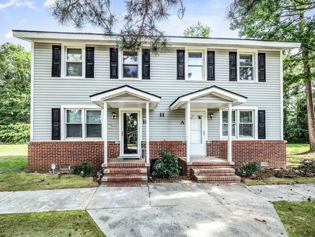 Building Photo - NEWLY RENOVATED 3 BEDROOM 1 BATH DUPLEX Unit 11 Country Squire Court A Rental