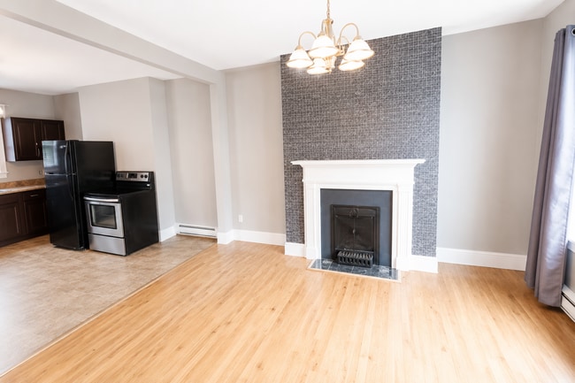 Photo - 129 Craigmillar Ave
