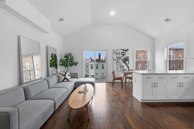 Building Photo - 111 Charles St Unit 2