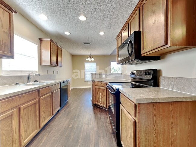 Photo - 6885 Southern Oaks Dr W