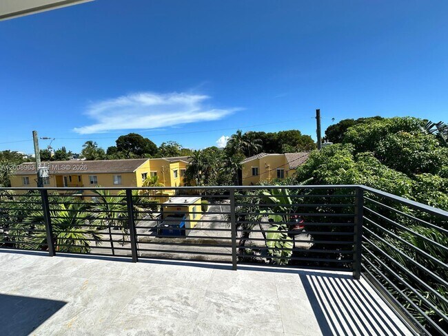 Photo - 722 NE 15th Ave