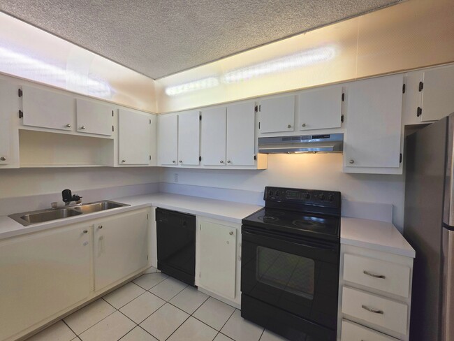 Building Photo - 14850 Naranja Lakes Blvd