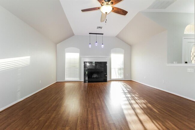 Photo - 2809 Victoria Dr