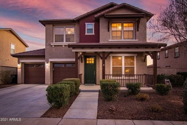 Building Photo - 5 Bedroom, 3 Bath Home in Marley Park!