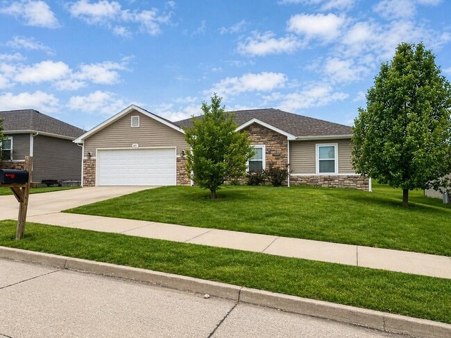 Building Photo - 5801 Abercorn Dr