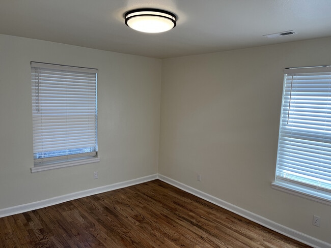 Photo - 512 W 18th St Unidad 512 W 18th Street #3