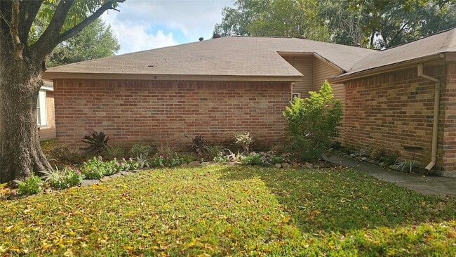 Photo - 2610 Strait Ln