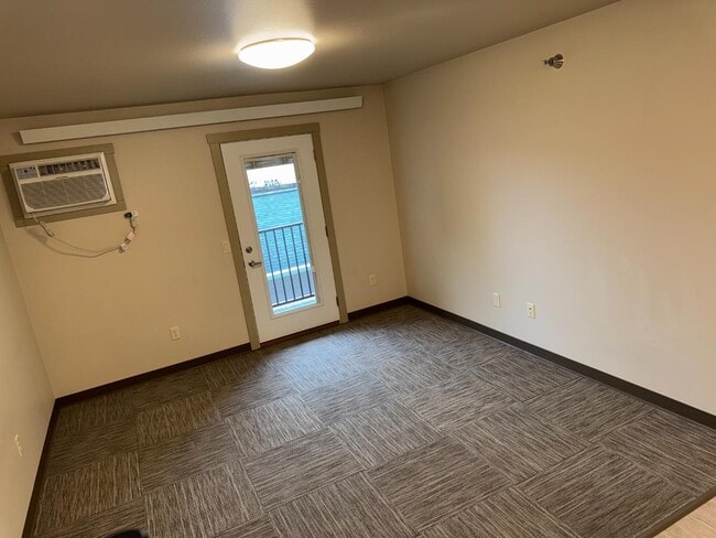 Photo - 922 Charles St