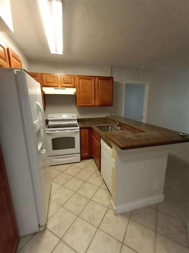 Photo - 751 Lyons Rd