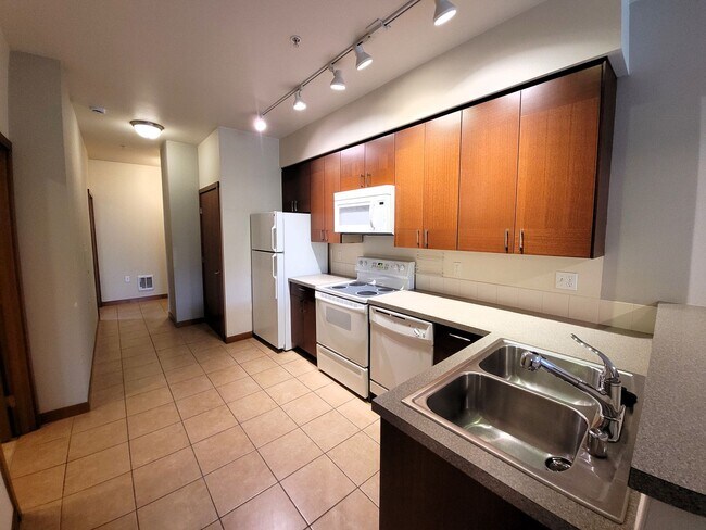 Photo - 910 Gladstone St Unit 306