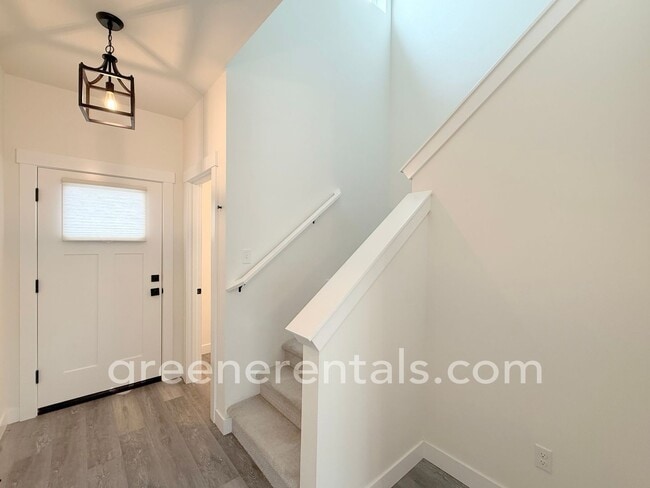 2545 Natola Dr SE