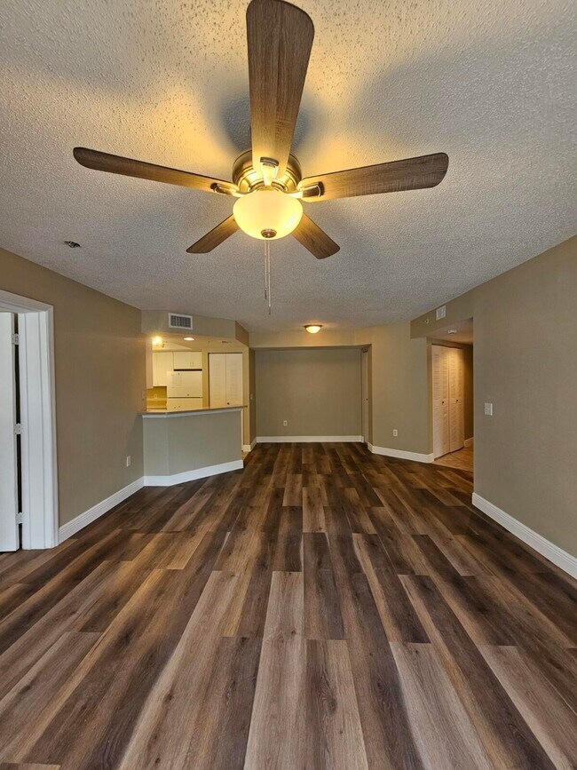 Building Photo - 4177 N Haverhill Rd Unit 812