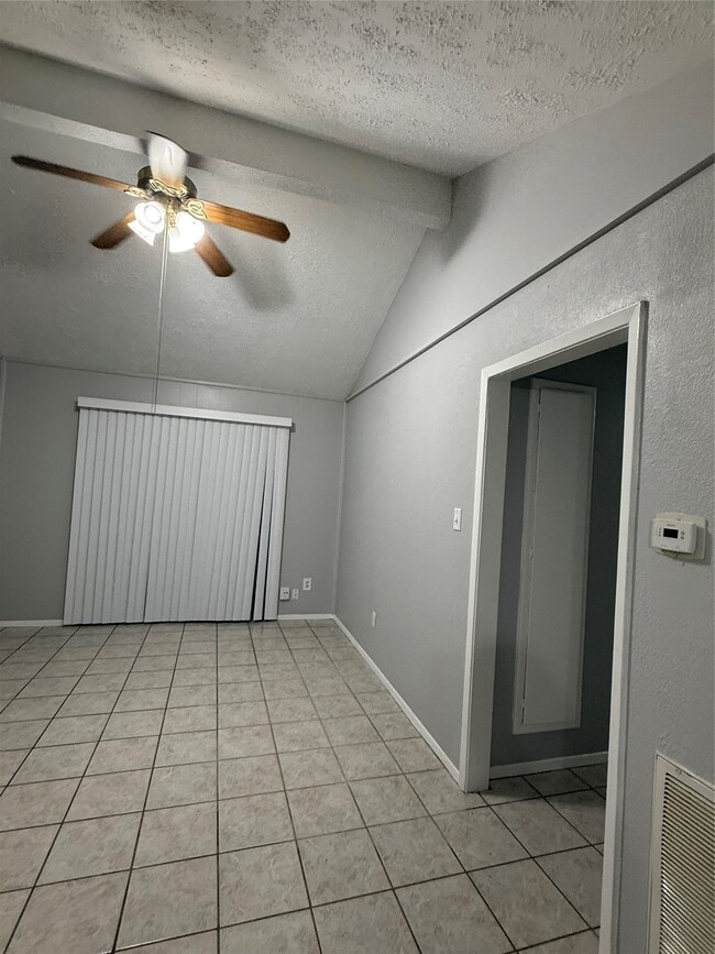 Photo - 5519 Mendota Ln