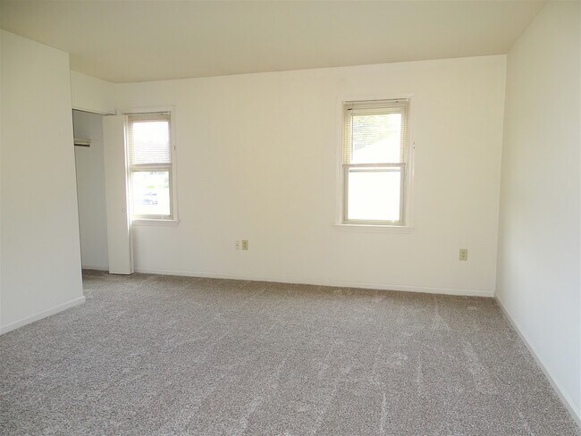 Photo - 677 Brunnerville Rd