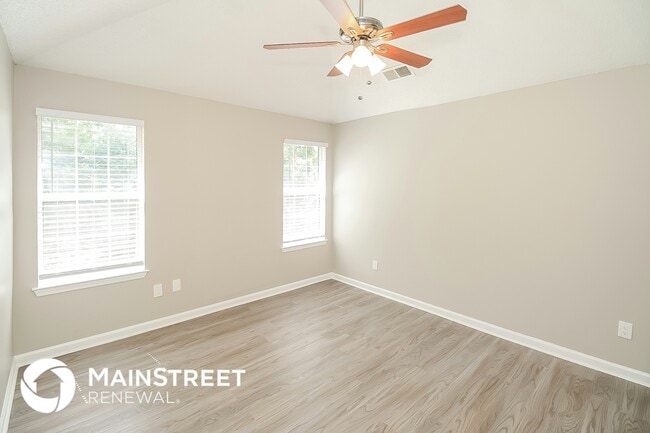 Photo - 210 Teak Ln