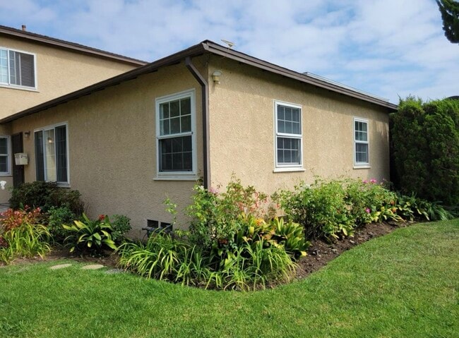Building Photo - 8800 Ramsgate Ave Unit 8800 Rental