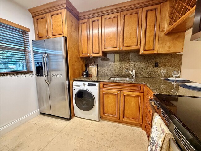 Building Photo - 4600 SW 67th Ave Unit 227