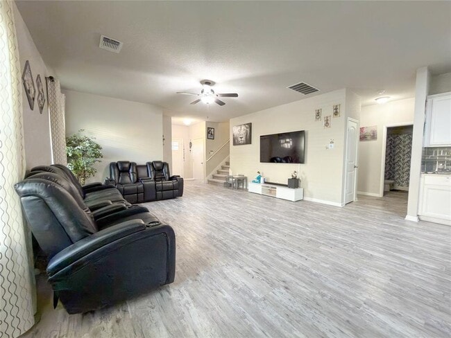 Photo - 3049 Blantyre Bnd