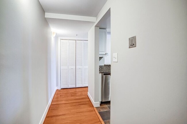 Photo - 1727 R St NW