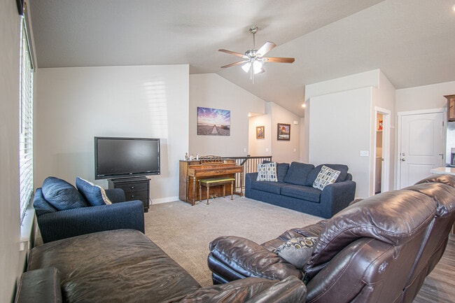 Photo - 289 W 2280 N