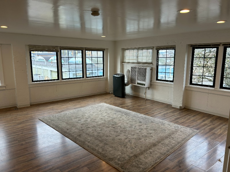 Photo - 702 4th Ave E