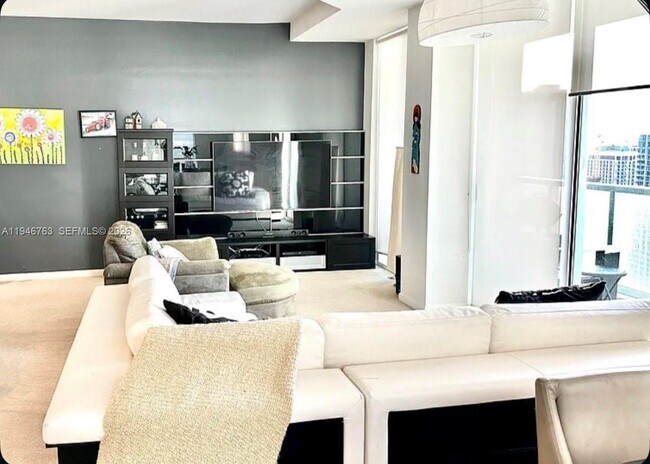 Photo - 253 NE 2nd St Unidad 3903