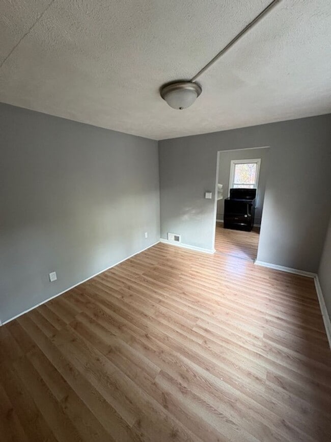 Photo - 1311 N Flora Ave Unidad B