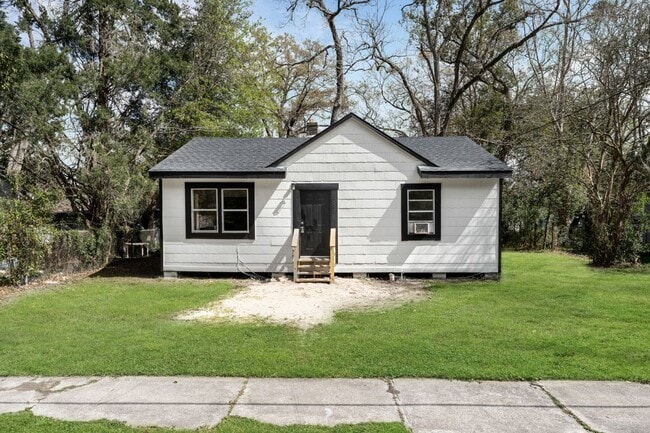 Photo - 1227 Dena St