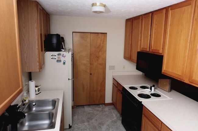 Photo - 401 Fielding Ct