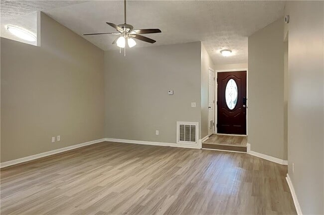 Photo - 815 Riverstone Ln