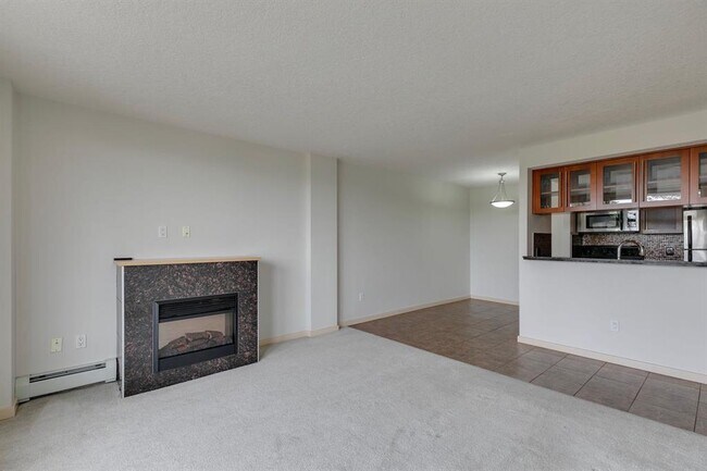 Photo - 429-429 14 St NW