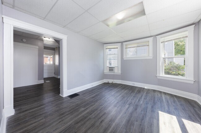 Photo - 1933 Hudson Ave