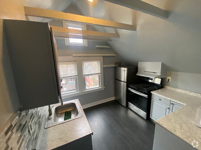 Building Photo - 531 Valley St Rental