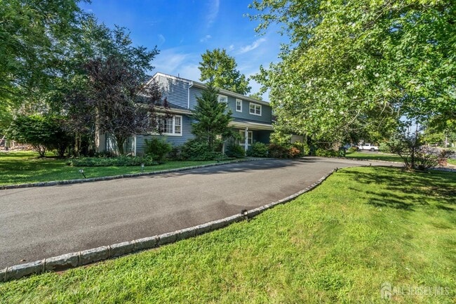 43 Jonathan Dr
